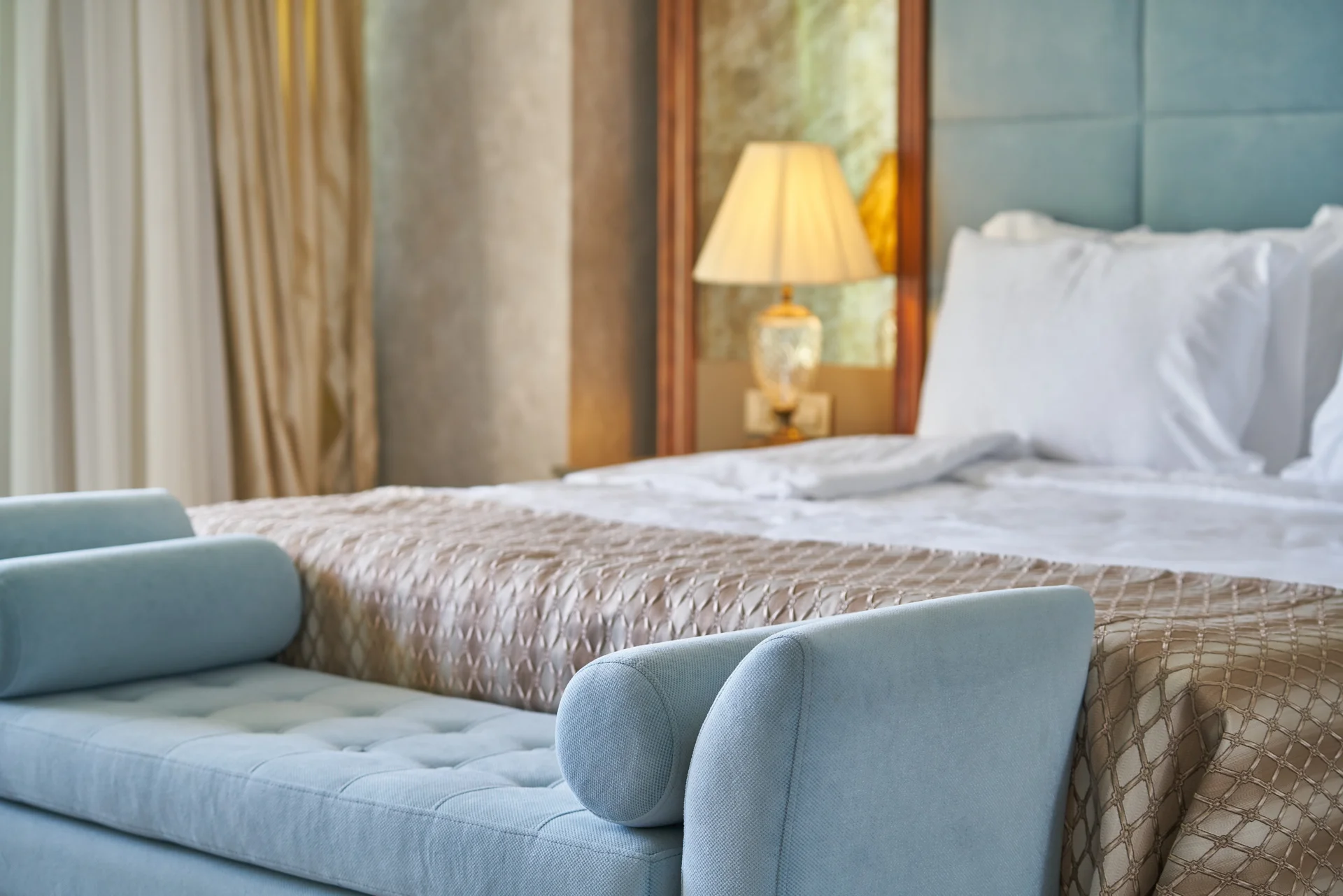 Hotel Room or Incall Apartment? How to Choose the Perfect Outcall Setting in Marylebone